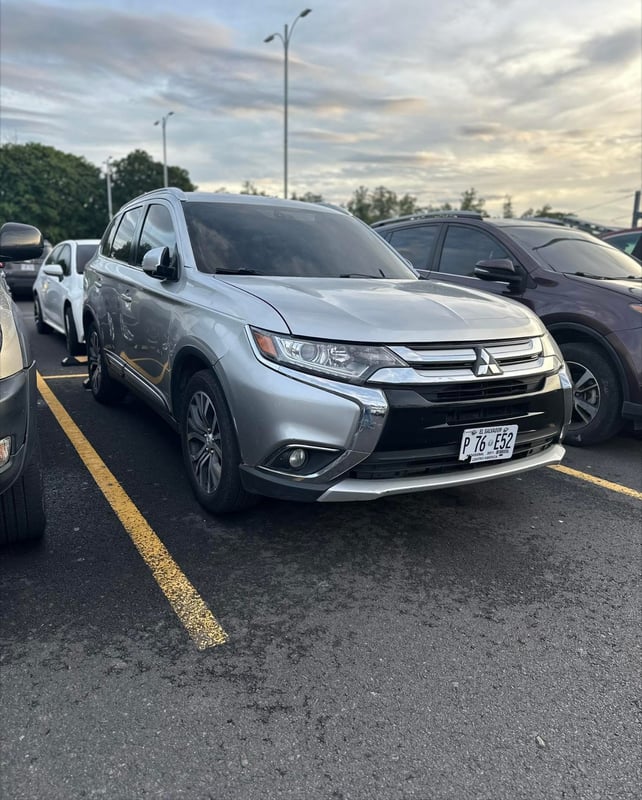 Mitsubishi Outlander 2018 3 Filas