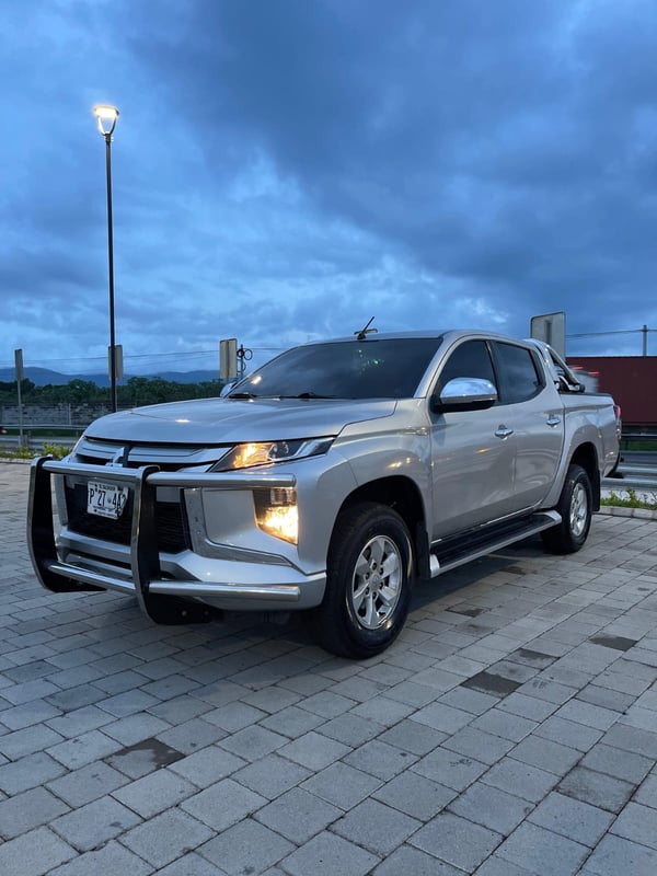 Mitsubishi L200 2023 Automático