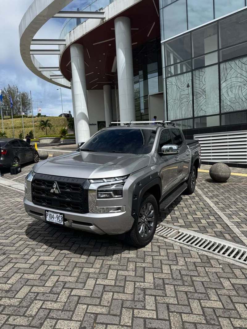 Mitsubishi Sportero Automático 4x4 2026