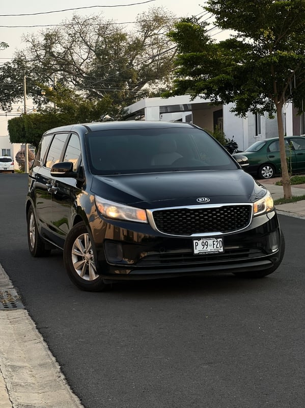 VAN Kia Sedona Automática
