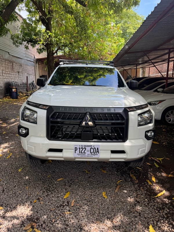 Mitsubishi L200 4x4 Doble Cabina Diesel 6 Velocidades