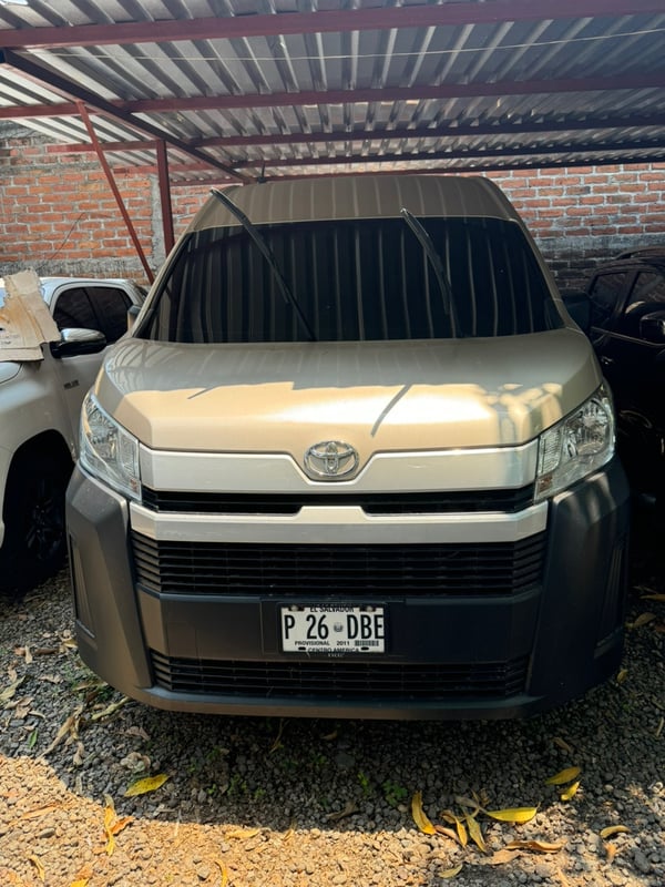 Toyota Hiace 2023 Standard 6 Velocidades 15 Pasajeros Techo Alto Full Extras