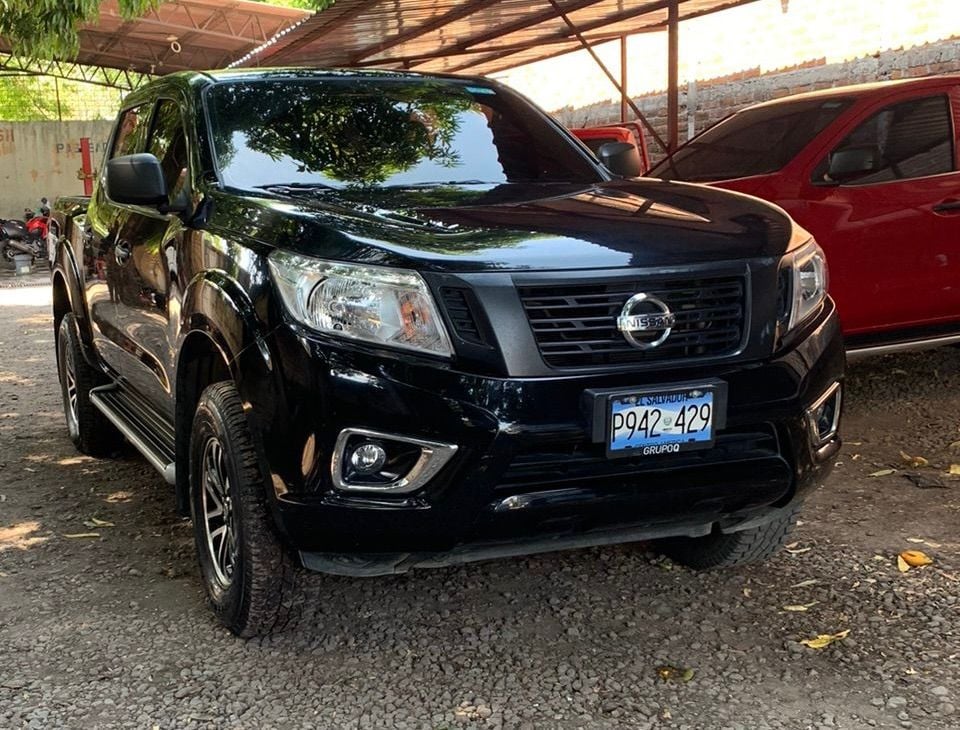 Nissan NP300 2021 Standard 6 Velocidades 4x4 Doble Cabina Diesel