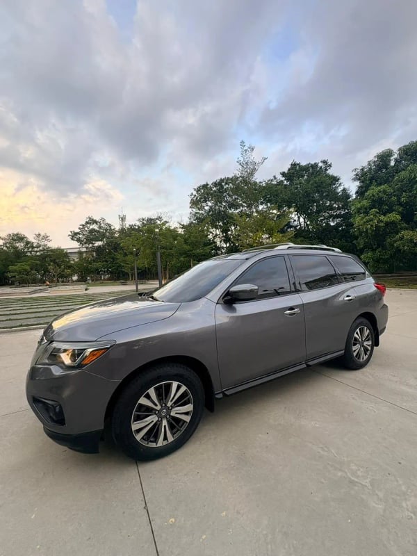 Nissan Pathfinder - Gris