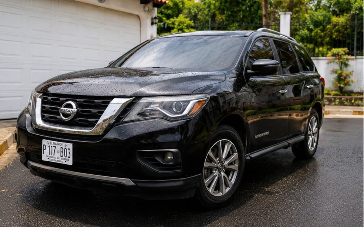 Nissan Pathfinder - Negra