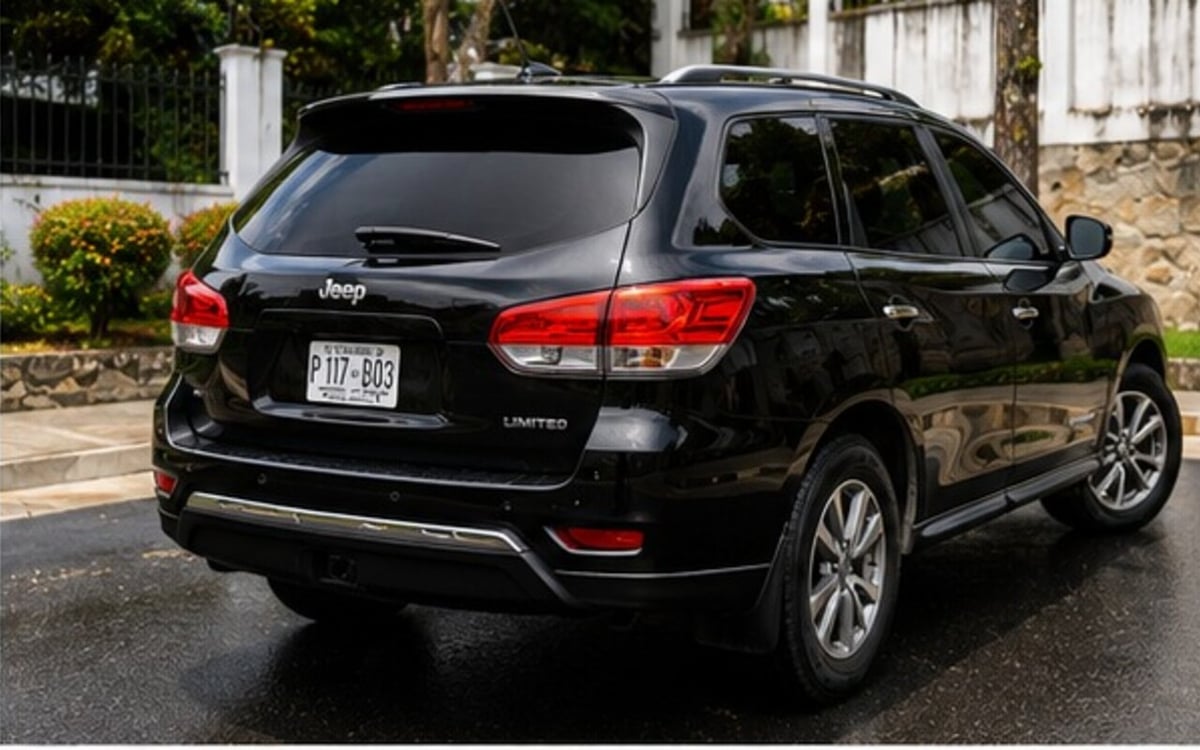 Nissan Pathfinder - Negra 2